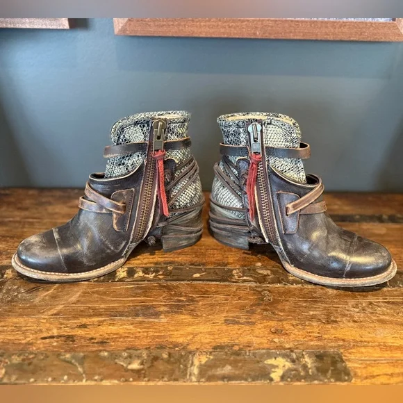 Freebird Crue Leather Ankle Boots with Straps, Sz 8 - Picture 4 of 7